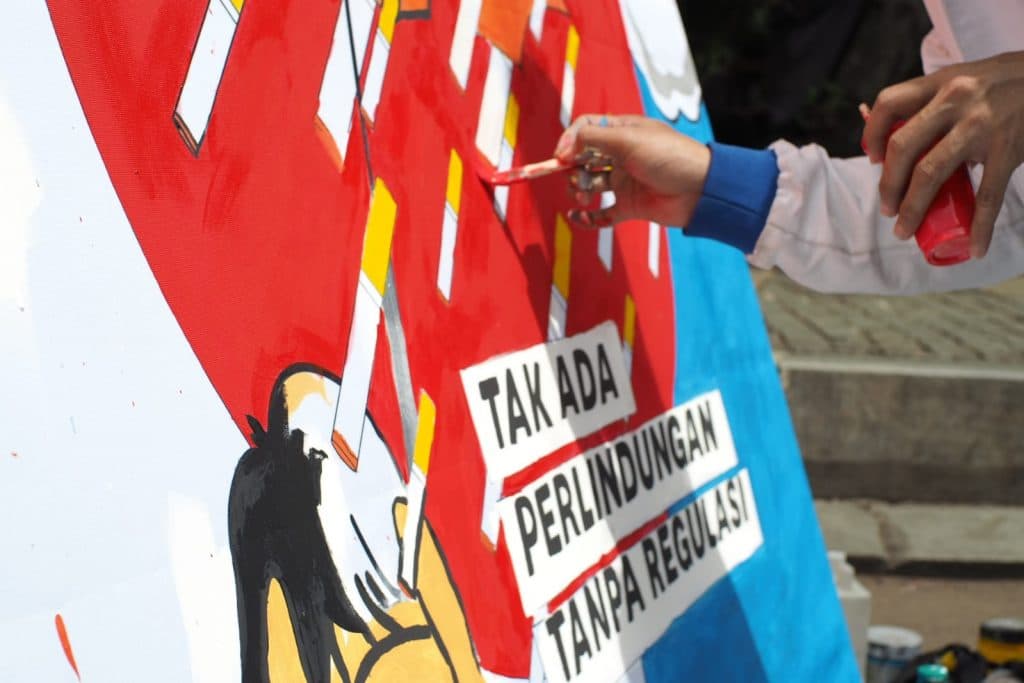 Merasa Diabaikan Presiden, KOMPAK Gelar Parade Mural Desak Revisi PP109/2012