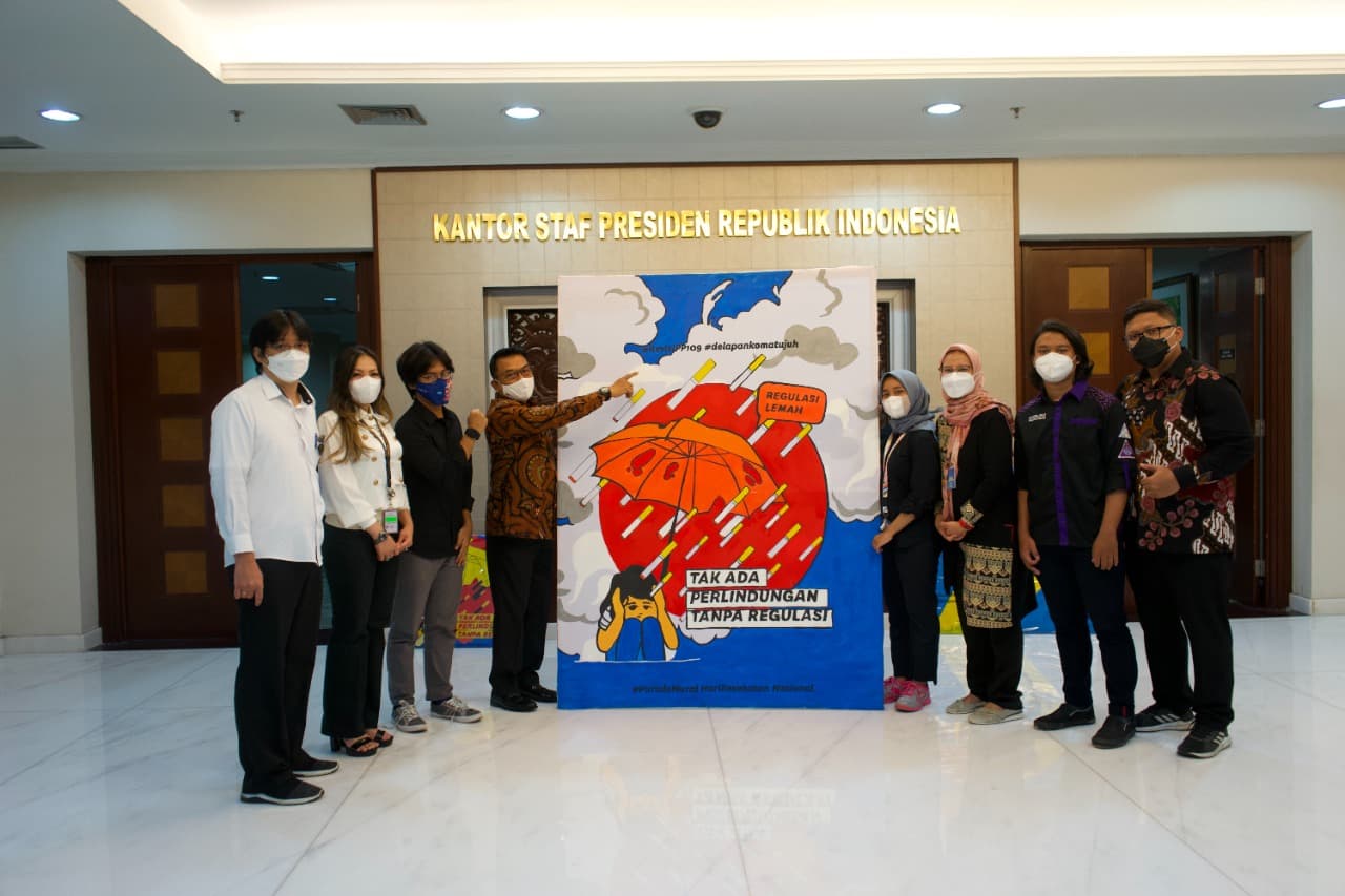 Moeldoko Terima Mural Revisi PP 109/2012, Ini Pesan KOMPAK buat Jokowi