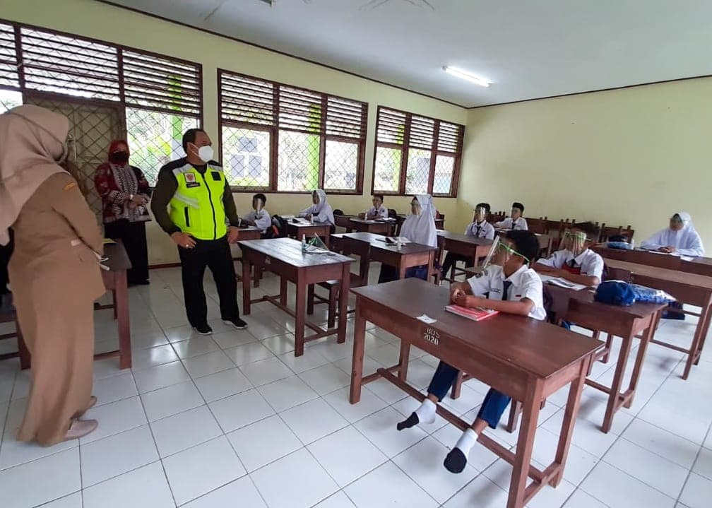 Omicron Terus Naik, DKI Jakarta Sesuaikan PTM Terbatas Jadi 50 Persen