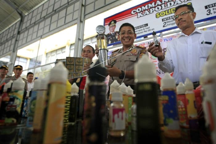 Saling Lempar Tanggung Jawab Peraturan Rokok Elektrik