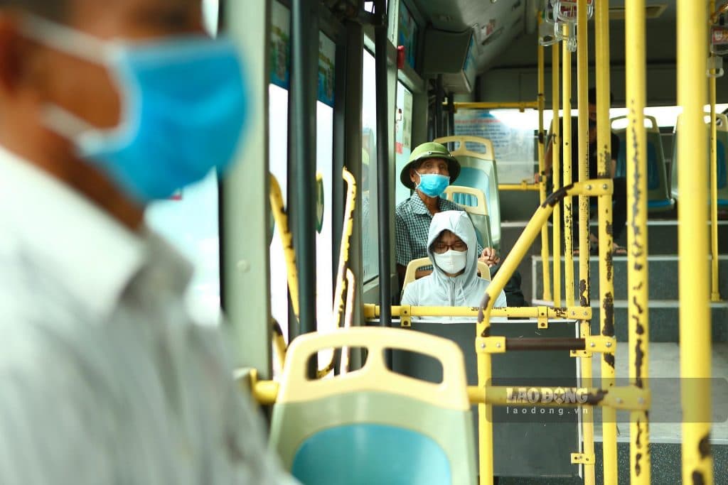 Masker Langka Saat Abu Vulkanik Menyebar hingga Jakarta