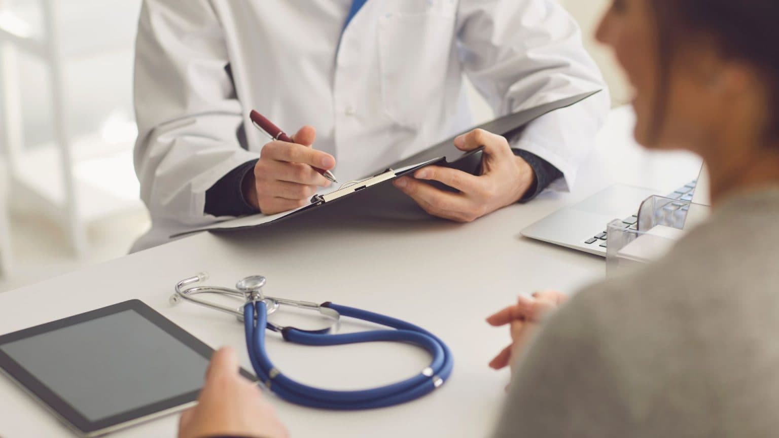 Dear Dokter, Jangan Asal Kasih Surat Keterangan Sakit ke Pasien