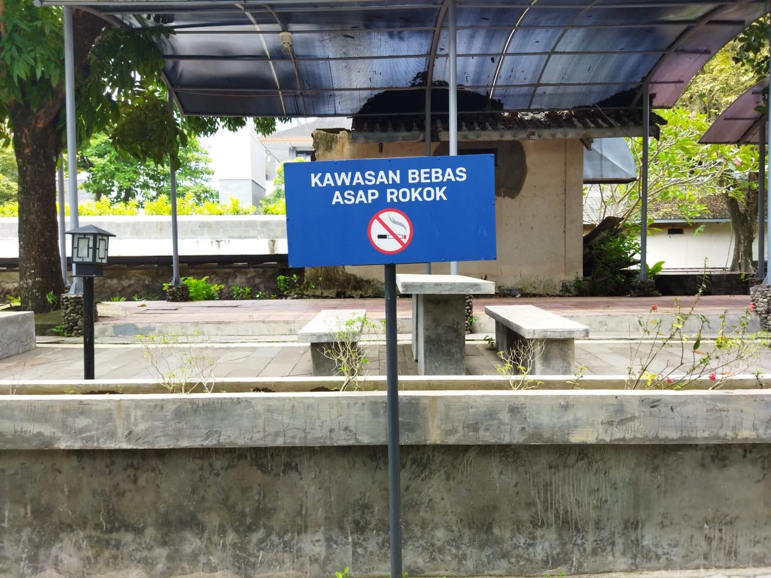 Menerawang Penerapan Kawasan Bebas Rokok di UGM