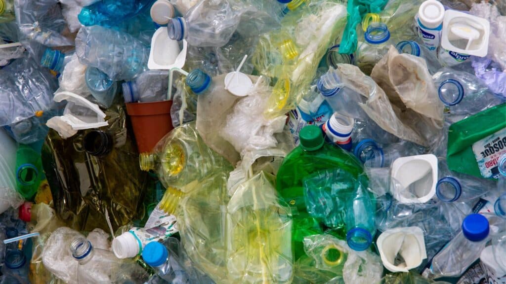 Hijau Muda Baik Belajar Masalah Sampah sambil Bermain