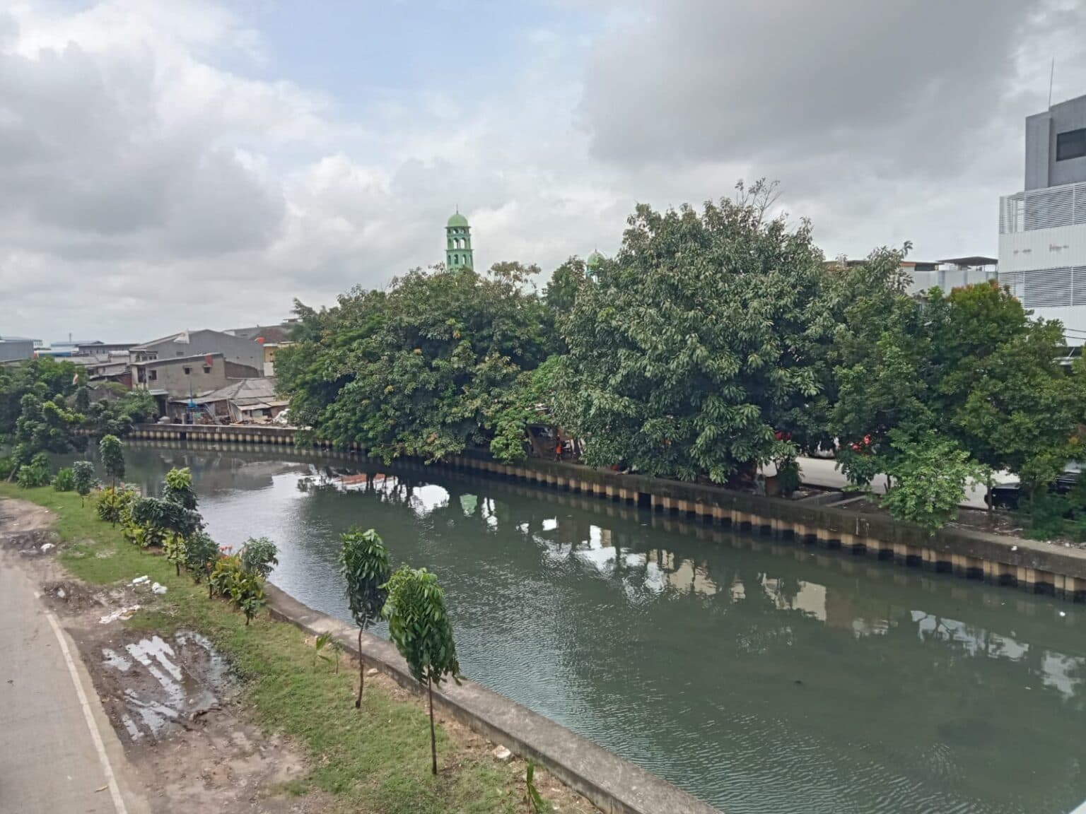Sungai Angke Teluk Gong, Penjaringan, Jakarta Utara (DP.Sari/Prohealth.id)