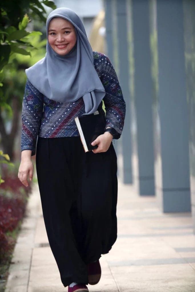 Akademisi Ilmu Ekonomi UNAIR, Nur Aini Hidayati  SE MSi PhD. Dok Humas Unair
