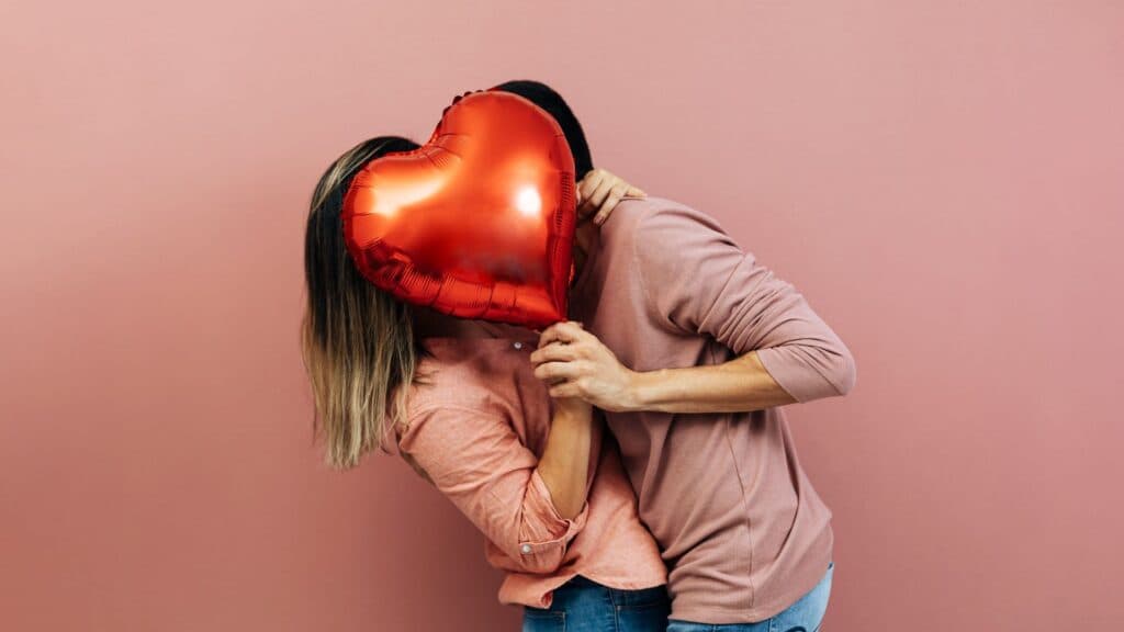 HARI KASIH SAYANG: Manfaat Jatuh Cinta untuk Kesehatan