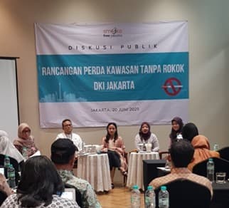 PERDA KTR : Merokok di Jakarta Kena Denda 250 Ribu