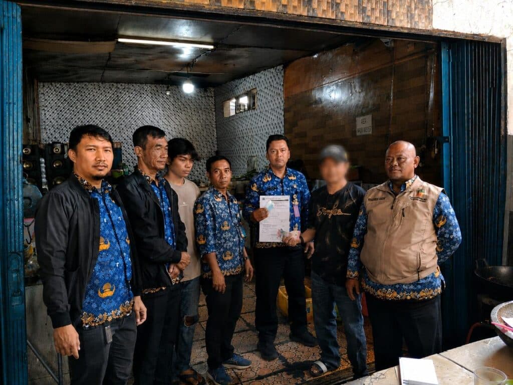 Video CCTV Pembuang Sampah Liar Viral, Pelaku Didenda Rp500 Ribu