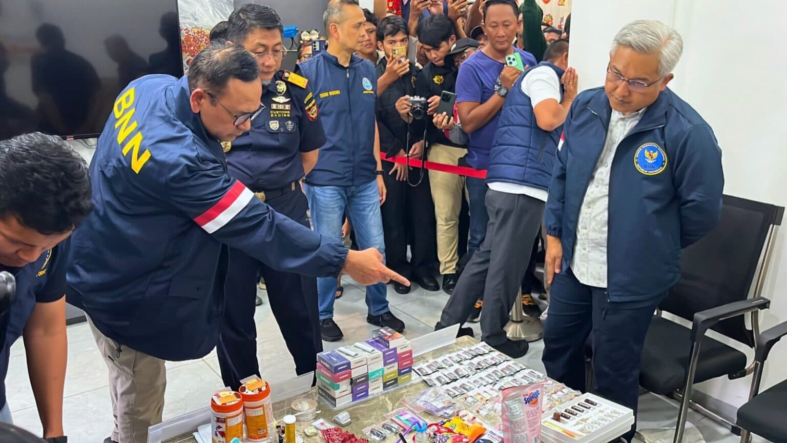 BNN dan Bea Cukai Bongkar Jaringan Penyelundup Vape Isi Narkotika Asal Malaysia