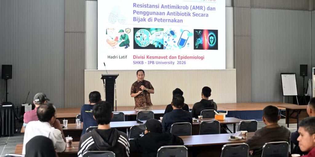 Mengedukasi Peternak tentang Penggunaan Antibiotik dan Biosekuriti