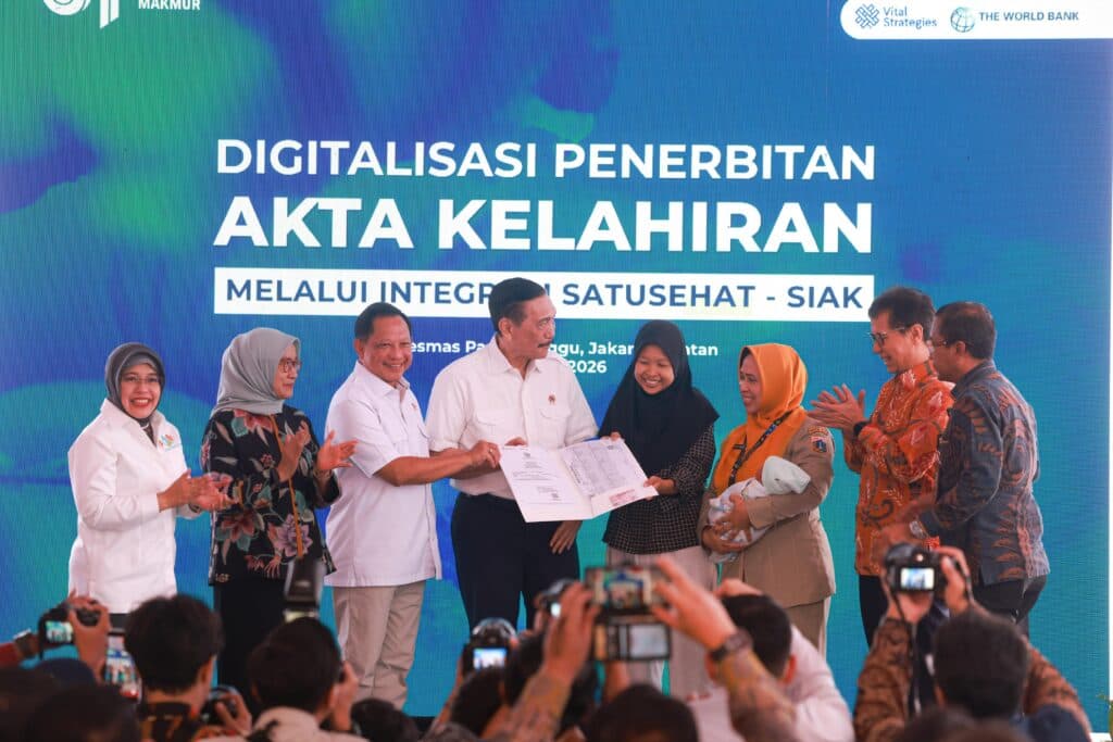 Bayi Lahir Dapat Akta Kelahiran, KK, dan KIA Sekaligus
