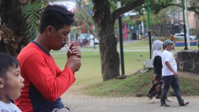 Merokok di Area Terlarang Masih Jadi Pemandangan Lazim