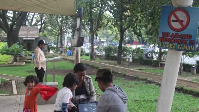 Industri Rokok Campur Tangan, Pembahasan Ranperda KTR Alot