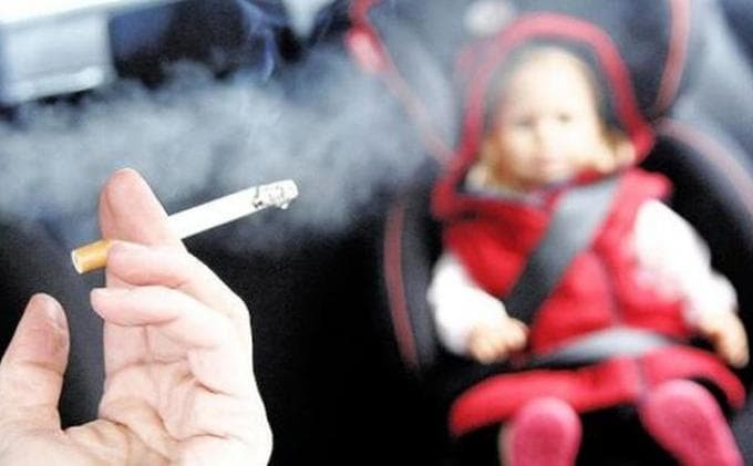 Warga Minta Lindungi Hak Bukan Perokok, Wulandari Hanya Bisa Menutup Hidungnya