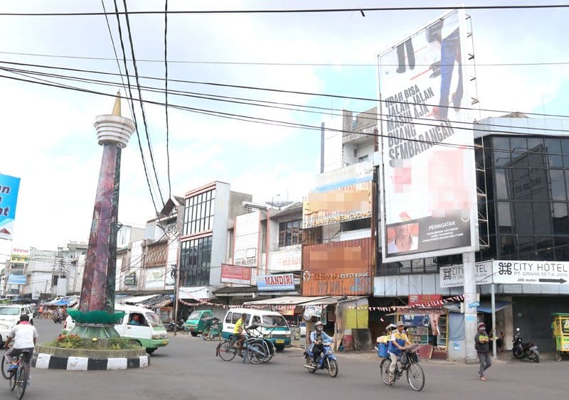 Kota Tasikmalaya Punya Perda KTR tapi Reklame Rokok Bertebaran di Pusat Kota