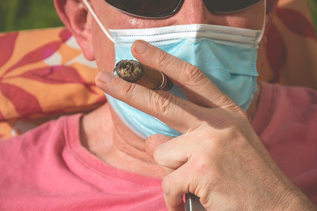 Cek Fakta: Asap Rokok Mampu Membunuh Virus Corona Hoaks!