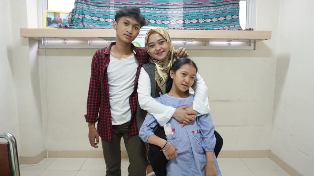 Begini Perjuangan Seorang Ibu Merawat Anak Sumbing