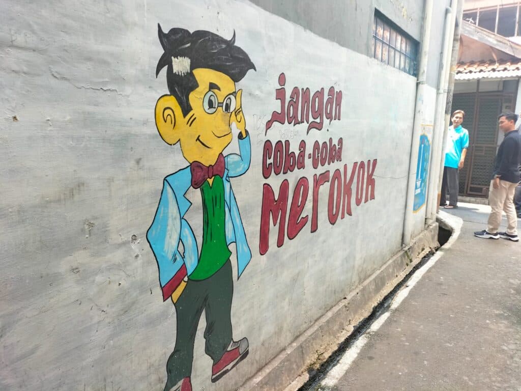 Dua Dekade Perang Terhadap Rokok: Dunia Belum Bebas Asap Rokok