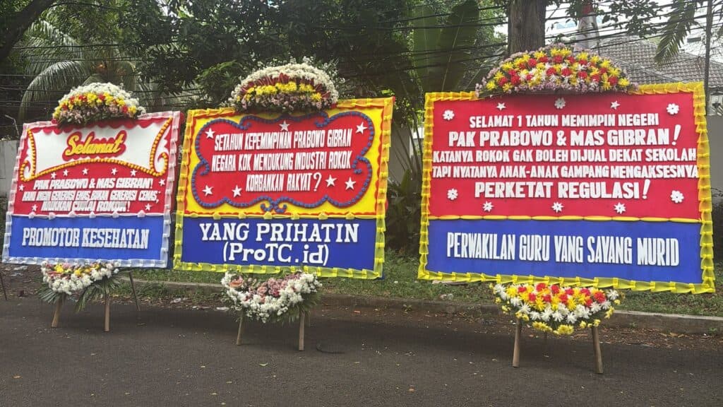 Komunitas kirim karangan bunga sindir mandeknya kebijakan cukai yang berpihak kepada kesehatan rakyat