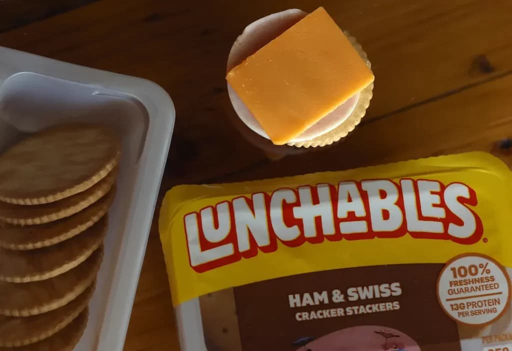 Bagaimana Perusahaan Tembakau Besar Rekayasa Lunchables Menarget Anak-Anak