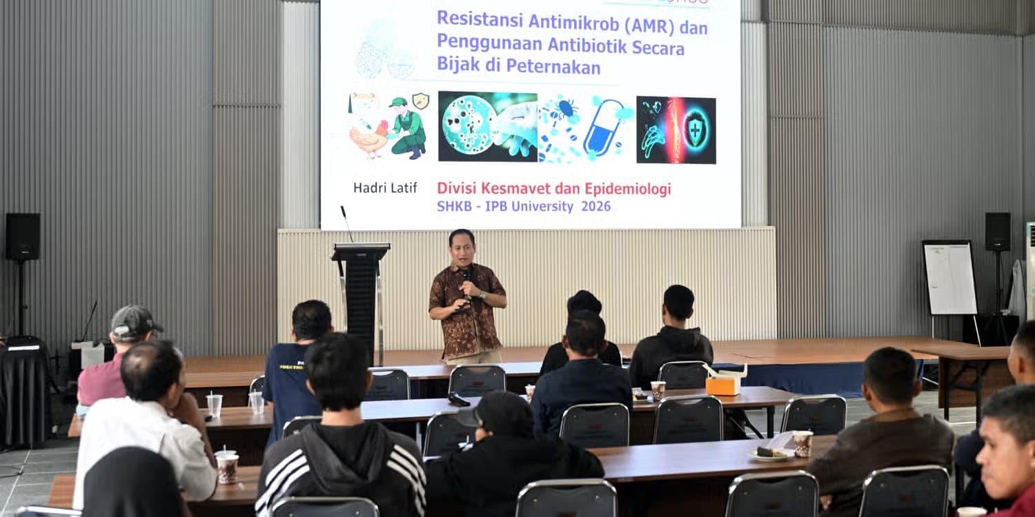 Mengedukasi Peternak tentang Penggunaan Antibiotik dan Biosekuriti