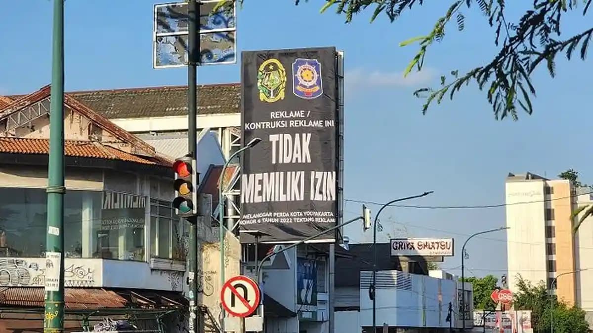 Reklame Rokok Disegel, Jangan Berhenti di Penertiban