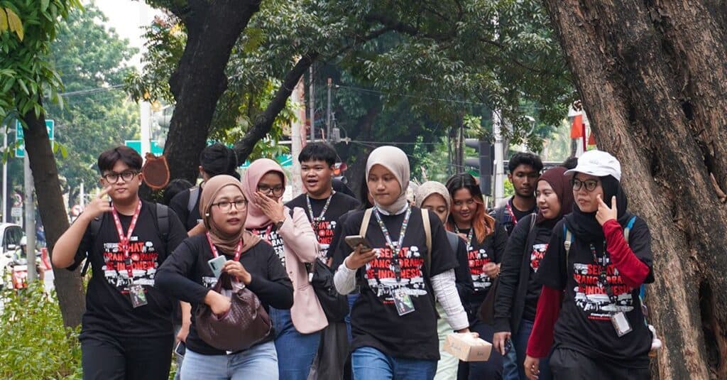 Anak Muda Resah Ruang Publik Jakarta Dikepung Iklan Rokok
