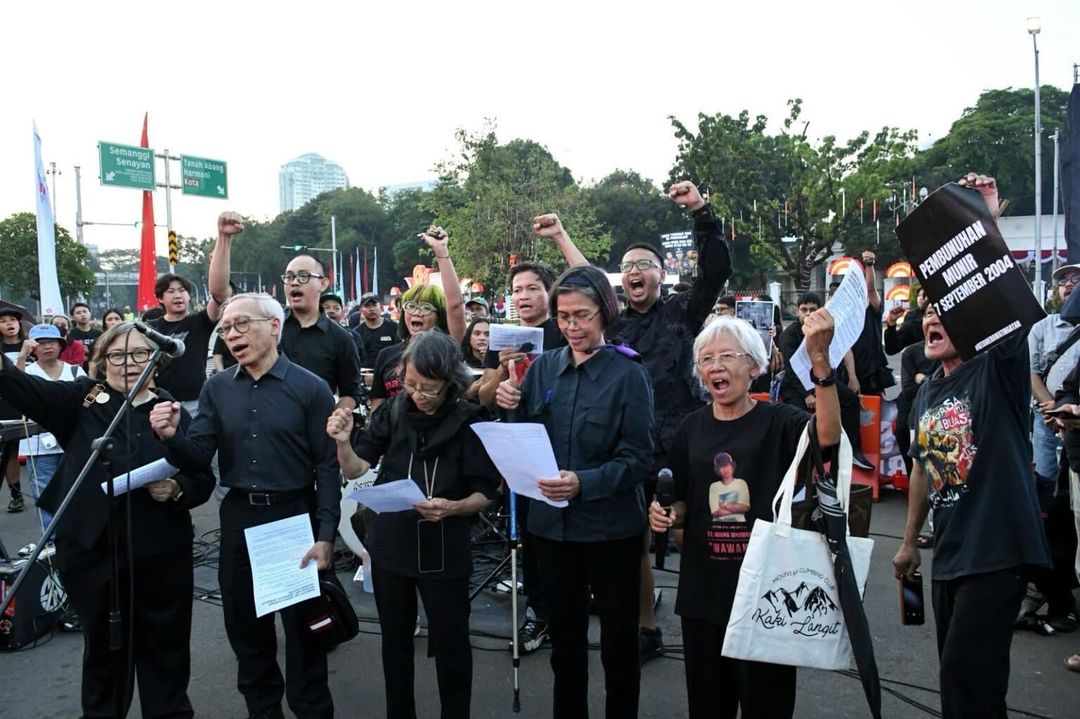 FIAD Sebut Negara Gagal: Masyarakat Adat, Peradaban, dan Paru Dunia Ikut Terbakar